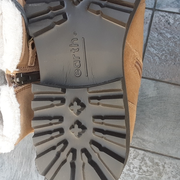 EARTH ANKLE BOOTIES NWT - Picture 8 of 9